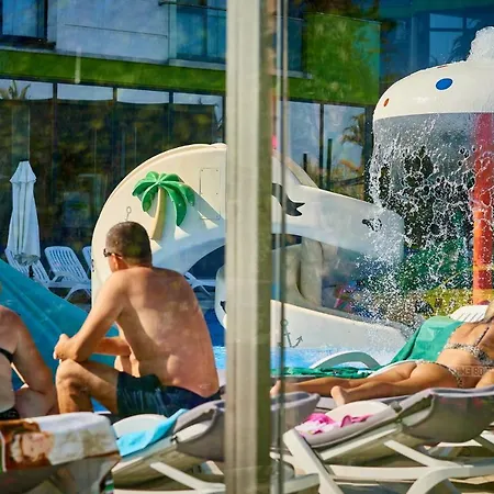 Rosmarie & Mamaia Nord アパート